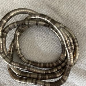 Magnetic necklaces/bracelets